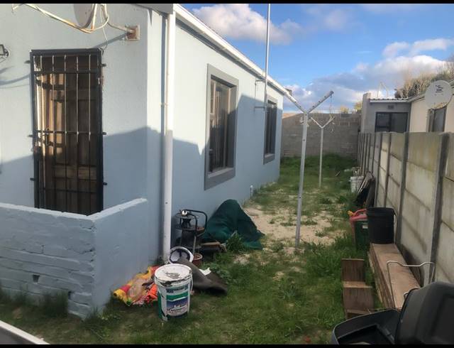 2 BEDROOM HOUSE FOR SALE IN IKWEZI PARK